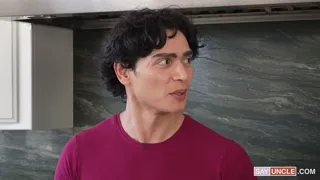 继父教双胞胎如何使用他们的身体