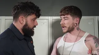 Colt Spence dominuje Heatha Halo w bondage BDSM